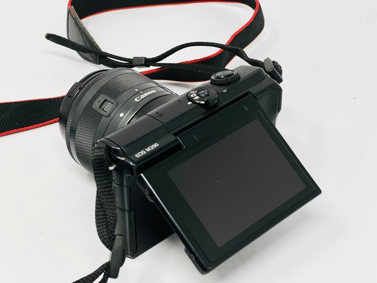 Camera body M200 (Mirrorless) Lens 15-45mm - Image 2