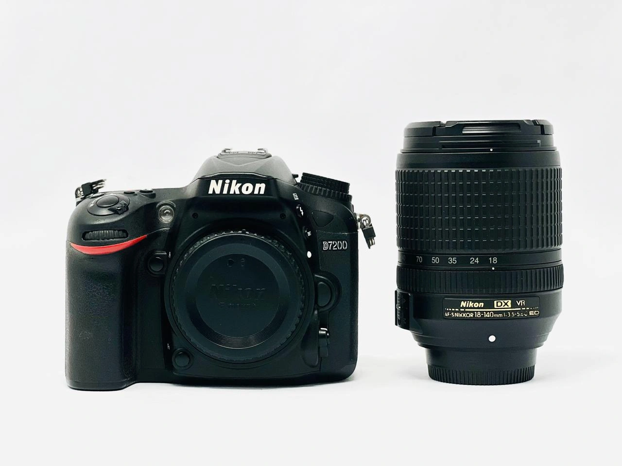 Camera Nikon D7200 with Lens 18-140