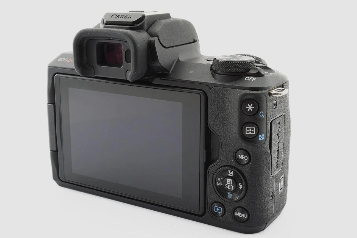 Camera body (M50) with Lens 15-45 - Image 2