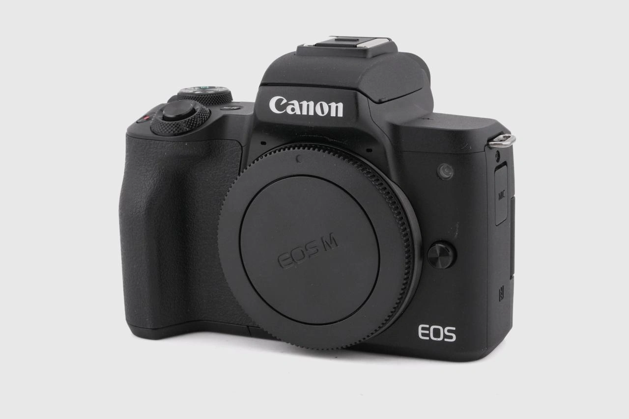Camera body (M50) with Lens 15-45 - Image 3