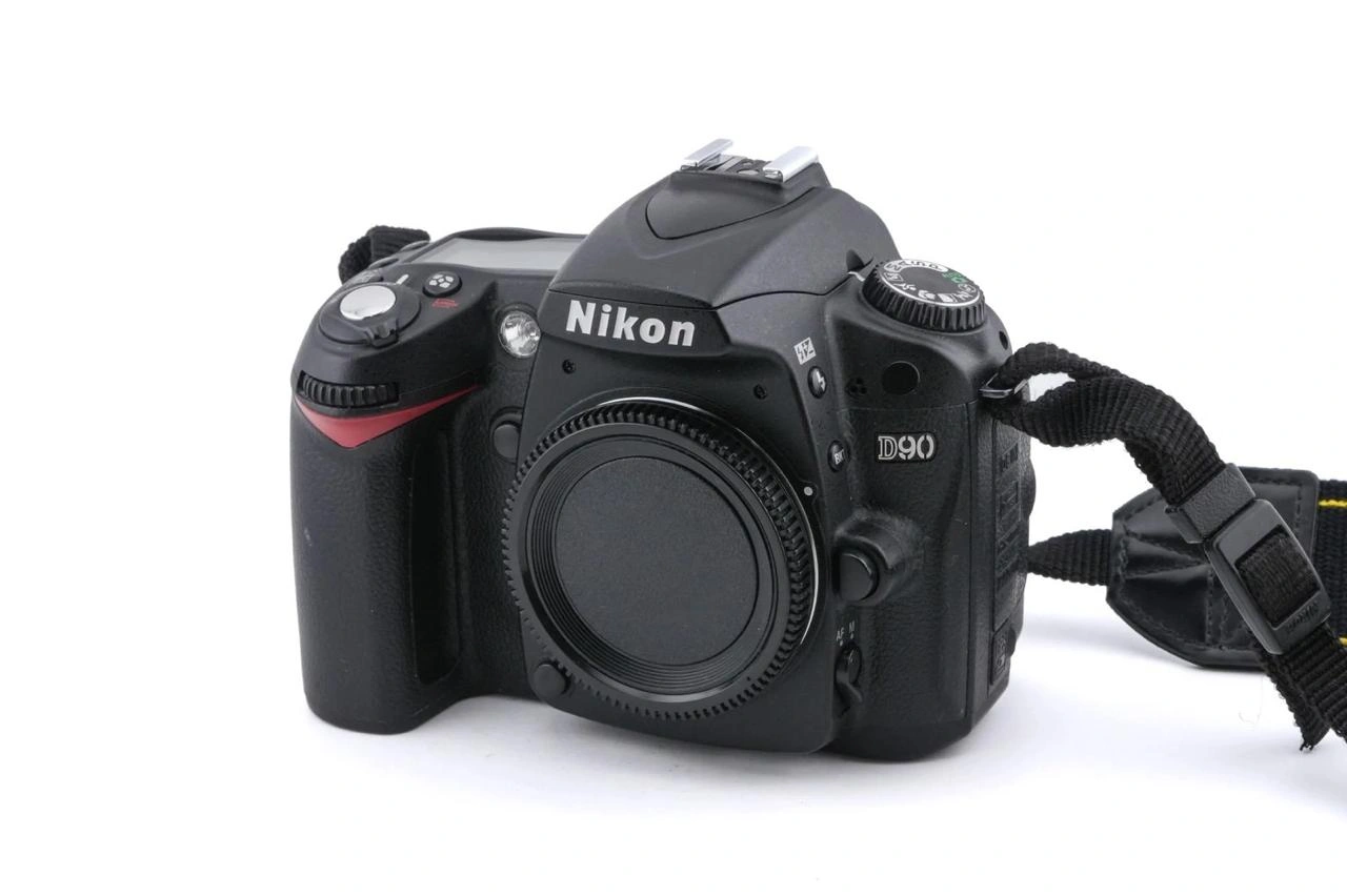 Camera Nikon D90 with Lens 18-105 - Image 3