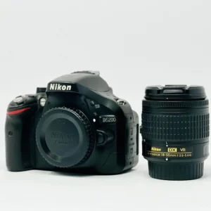Camera body Nikon D5200 with Lens 18-55