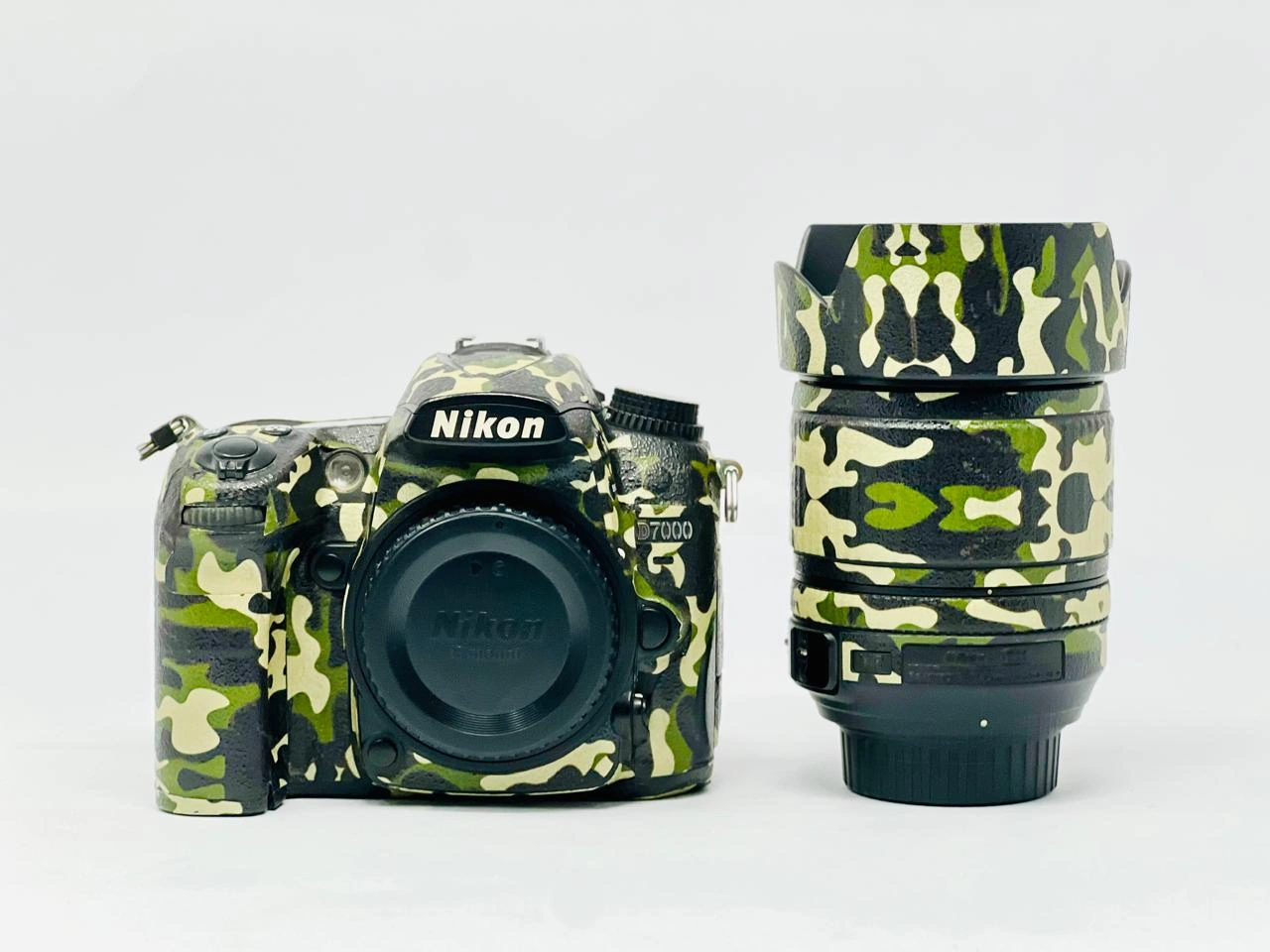 Camera Nikon D7000 with Lens 18-135